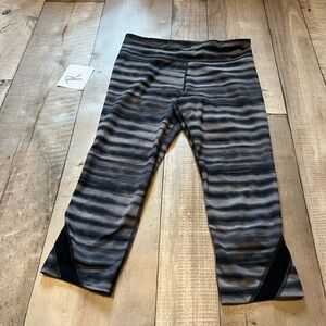 Striped Gray women’s under armour size 4 Leggings